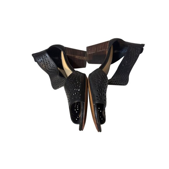 Clarks Sz 9.5Black Perforated Leather Heeled Sandals With Back Zipper Closure - Picture 6 of 7